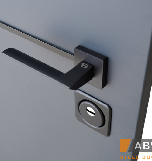 Solid комплектація з терморозривом Defender. Колір: RAL 7021T / Білий мат Solid комплектація з терморозривом Defender. Колір: RAL 7021T / Білий мат